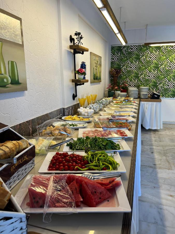 Bayram Hotel Cesme Bagian luar foto