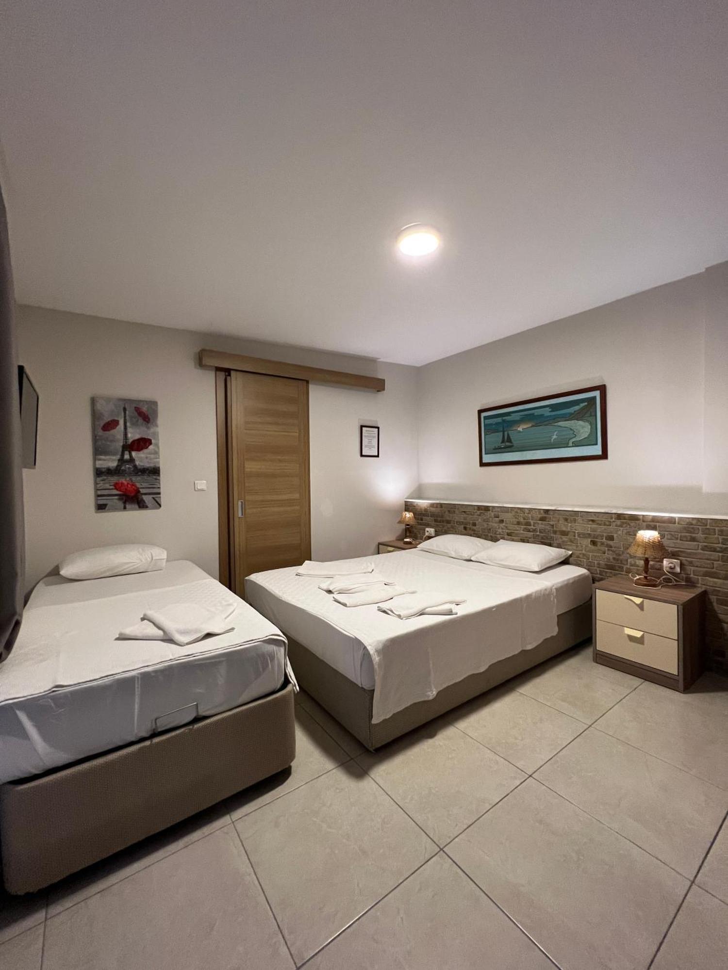 Bayram Hotel Cesme Bagian luar foto